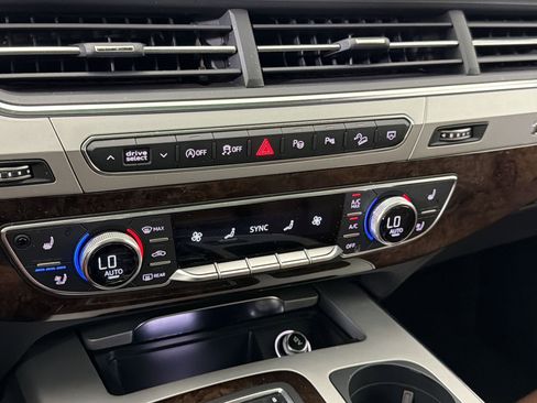 Used 2019 Audi Q7 2.0T Premium Plus AWD/4WD image 30