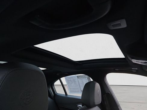 Used 2022 Alfa Romeo Giulia Ti image 17