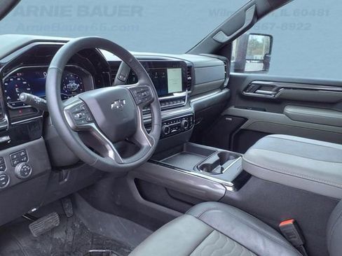 Used 2024 Chevrolet Silverado 2500 ZR2 w/ Technology Package image 4