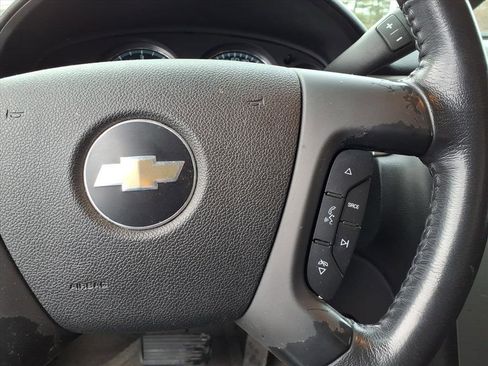 Used 2010 Chevrolet Suburban LS image 26