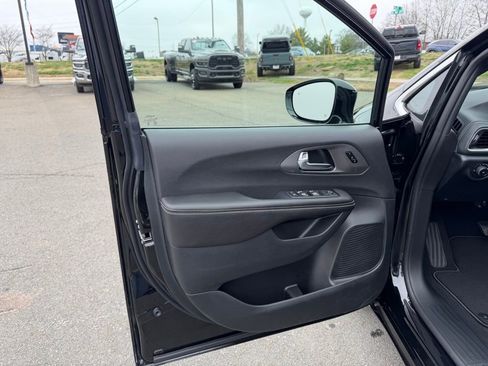New 2026 Chrysler Pacifica Select image 13