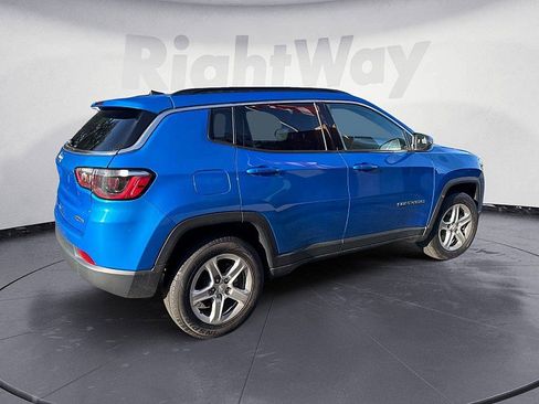 Used 2024 Jeep Compass Latitude AWD/4WD image 5