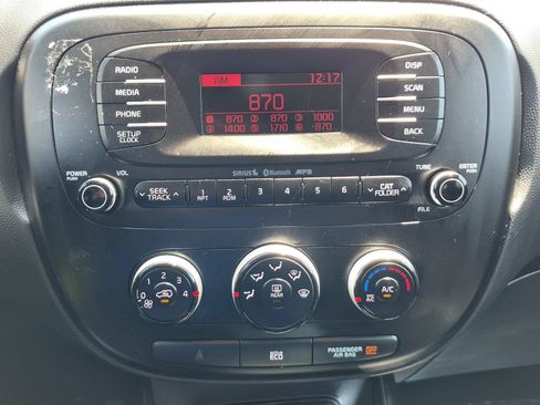 Used 2015 Kia Soul FWD image 25