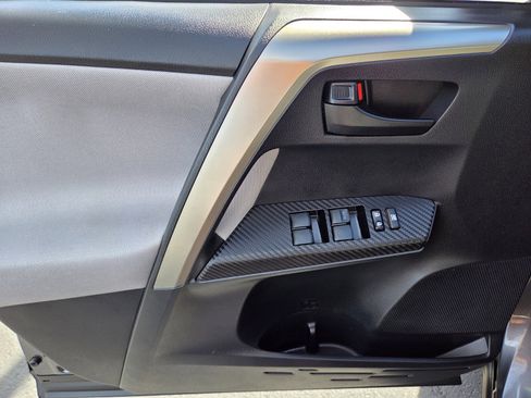 Used 2015 Toyota RAV4 LE image 17