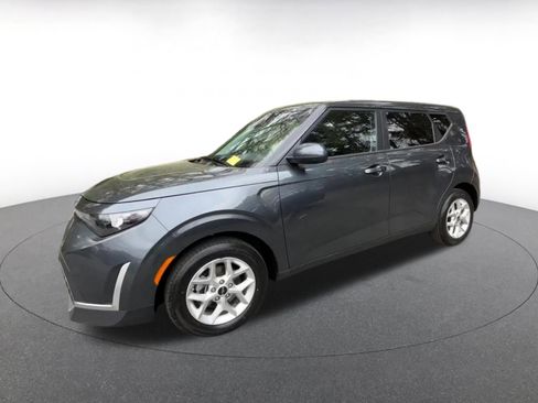 Used 2025 Kia Soul LX w/ LX Technology Package image 8