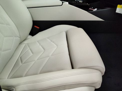 New 2026 BMW 550e xDrive w/ Executive Package image 29