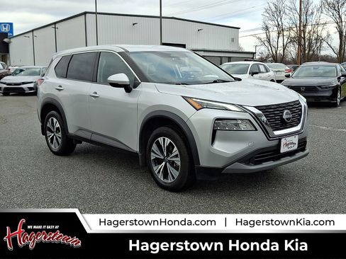 Used 2022 Nissan Rogue SV image 1