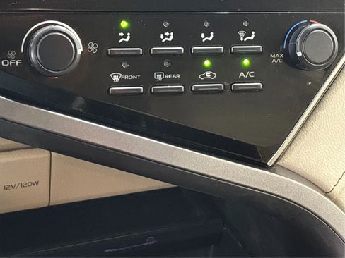 Used 2018 Toyota Camry LE FWD image 37