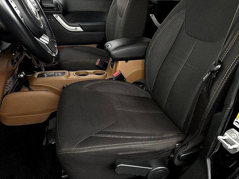 Used 2017 Jeep Wrangler Unlimited Rubicon w/ Connectivity Group image 14