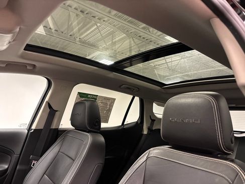 Used 2020 GMC Terrain Denali w/ Denali Premium Package FWD image 27