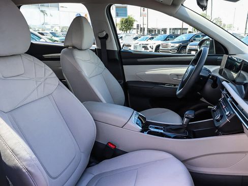 Used 2025 Hyundai Tucson SE FWD image 24
