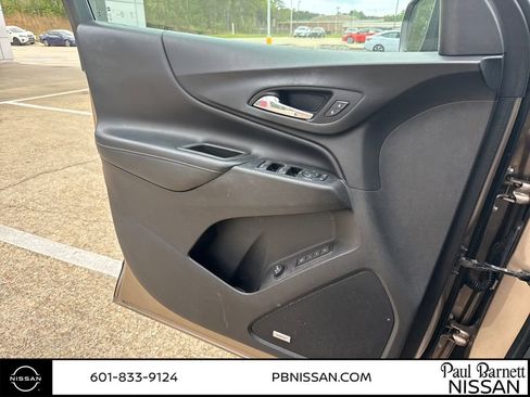 Used 2018 Chevrolet Equinox Premier image 19