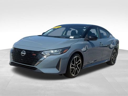 Used 2025 Nissan Sentra SR FWD image 1