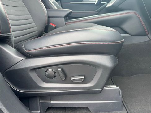 Used 2025 Ford Explorer ST-Line w/ ST-Line Street Pack image 17