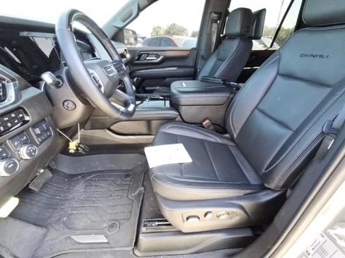 Used 2025 GMC Yukon Denali w/ Denali Reserve Package AWD/4WD image 11