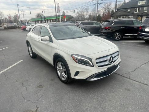 Used 2017 Mercedes-Benz GLA 250 4MATIC image 2