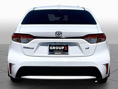 Certified 2022 Toyota Corolla LE w/ LE Convenience Package FWD image 4