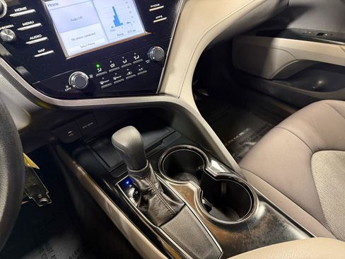 Used 2019 Toyota Camry LE image 19