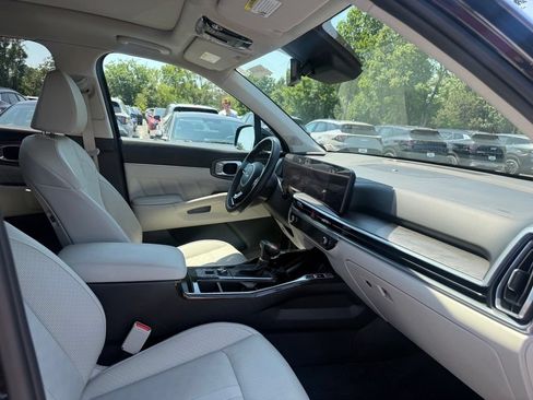 Used 2025 Kia Sorento SX AWD/4WD image 5