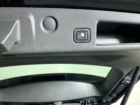 Used 2020 Chevrolet Equinox LT w/ Midnight Edition image 35