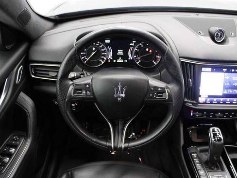Used 2021 Maserati Levante image 6