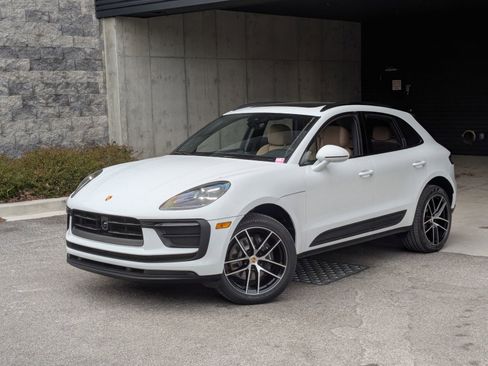 Certified 2026 Porsche Macan AWD/4WD image 1