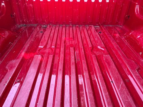 Used 2022 Nissan Titan SV image 16