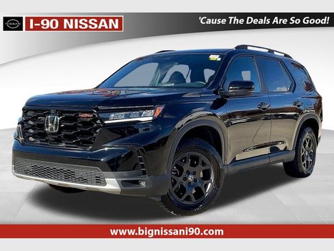 Used 2025 Honda Pilot TrailSport image 1