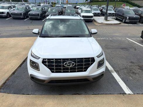Used 2023 Hyundai Venue SEL FWD image 1
