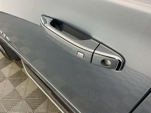 Used 2015 Chevrolet Tahoe LTZ AWD/4WD image 9
