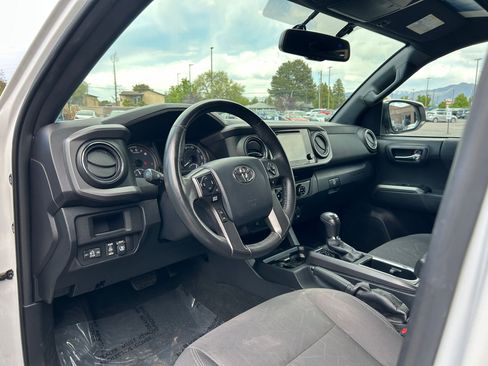 Used 2017 Toyota Tacoma TRD Sport w/ Tow Package (A/T) AWD/4WD image 11
