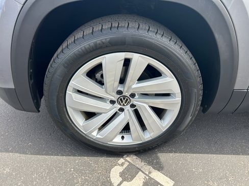 Certified 2022 Volkswagen Atlas Cross Sport SE AWD/4WD image 25