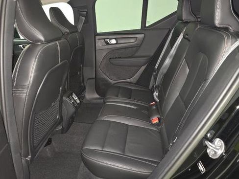 Used 2023 Volvo XC40 B5 Plus AWD/4WD image 9
