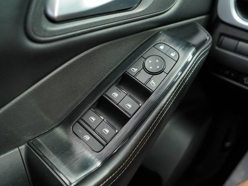 Used 2025 Nissan Rogue SV FWD image 29