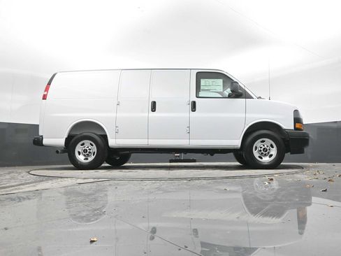 New 2025 GMC Savana 2500 w/ Driver Convenience Package RWD image 38