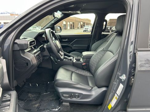 Used 2024 Toyota Tacoma TRD Off-Road image 11