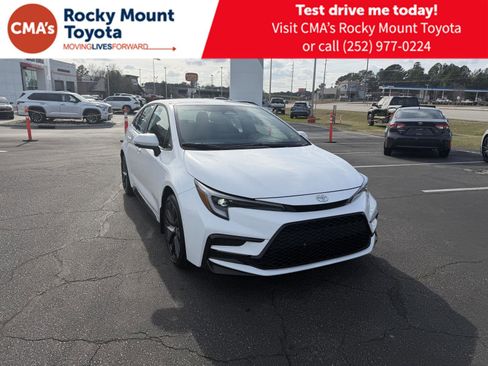 Used 2026 Toyota Corolla SE image 1