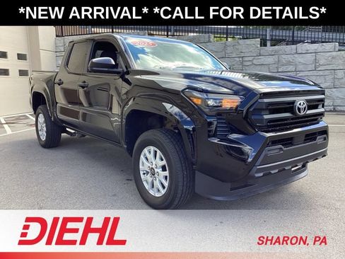 Used 2025 Toyota Tacoma SR AWD/4WD image 1