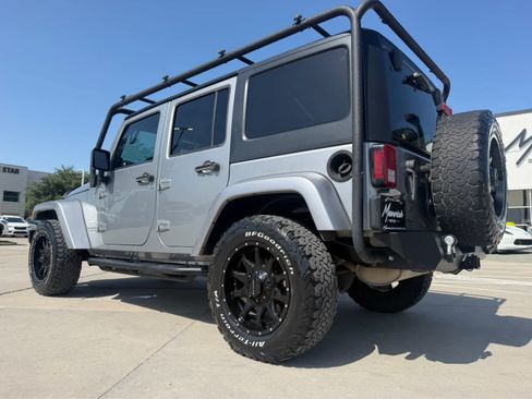 Used 2014 Jeep Wrangler Unlimited Sahara AWD/4WD image 9