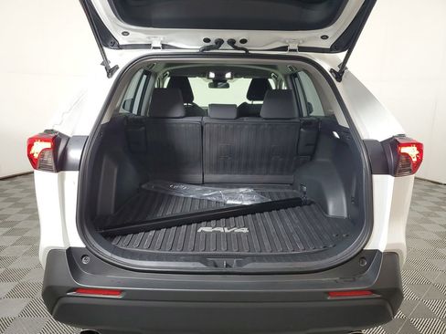 Used 2025 Toyota RAV4 XLE AWD/4WD image 9