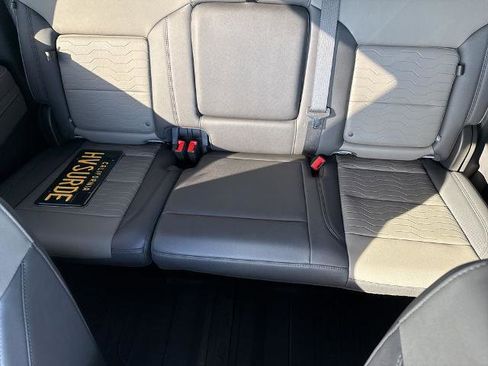 Used 2025 Chevrolet Silverado 2500 ZR2 w/ Technology Package image 12