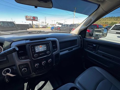 Used 2018 RAM 2500 Tradesman w/ Chrome Appearance Group AWD/4WD image 17