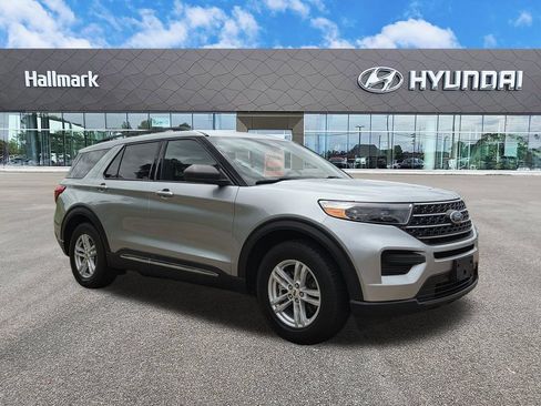 Used 2020 Ford Explorer XLT RWD image 1