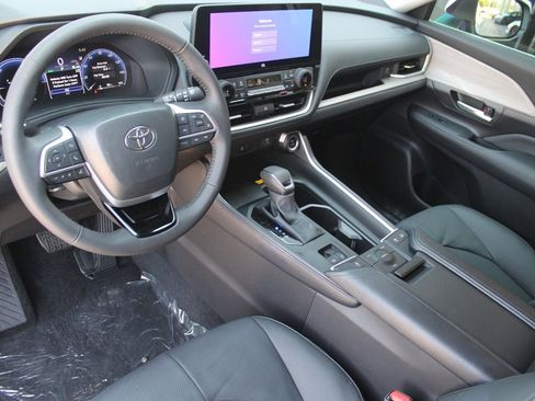 Used 2026 Toyota Grand Highlander AWD Hybrid image 2