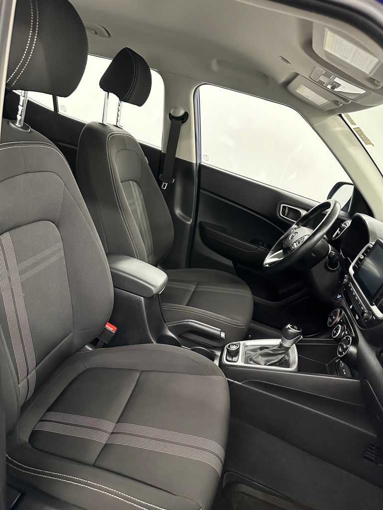 Used 2022 Hyundai Venue FWD image 33