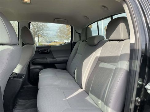 Used 2018 Toyota Tacoma SR image 17
