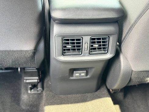 Used 2022 Toyota RAV4 XLE w/ Convenience Package AWD/4WD image 25
