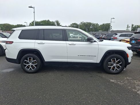 Used 2023 Jeep Grand Cherokee L Limited w/ Luxury Tech Group II AWD/4WD image 7
