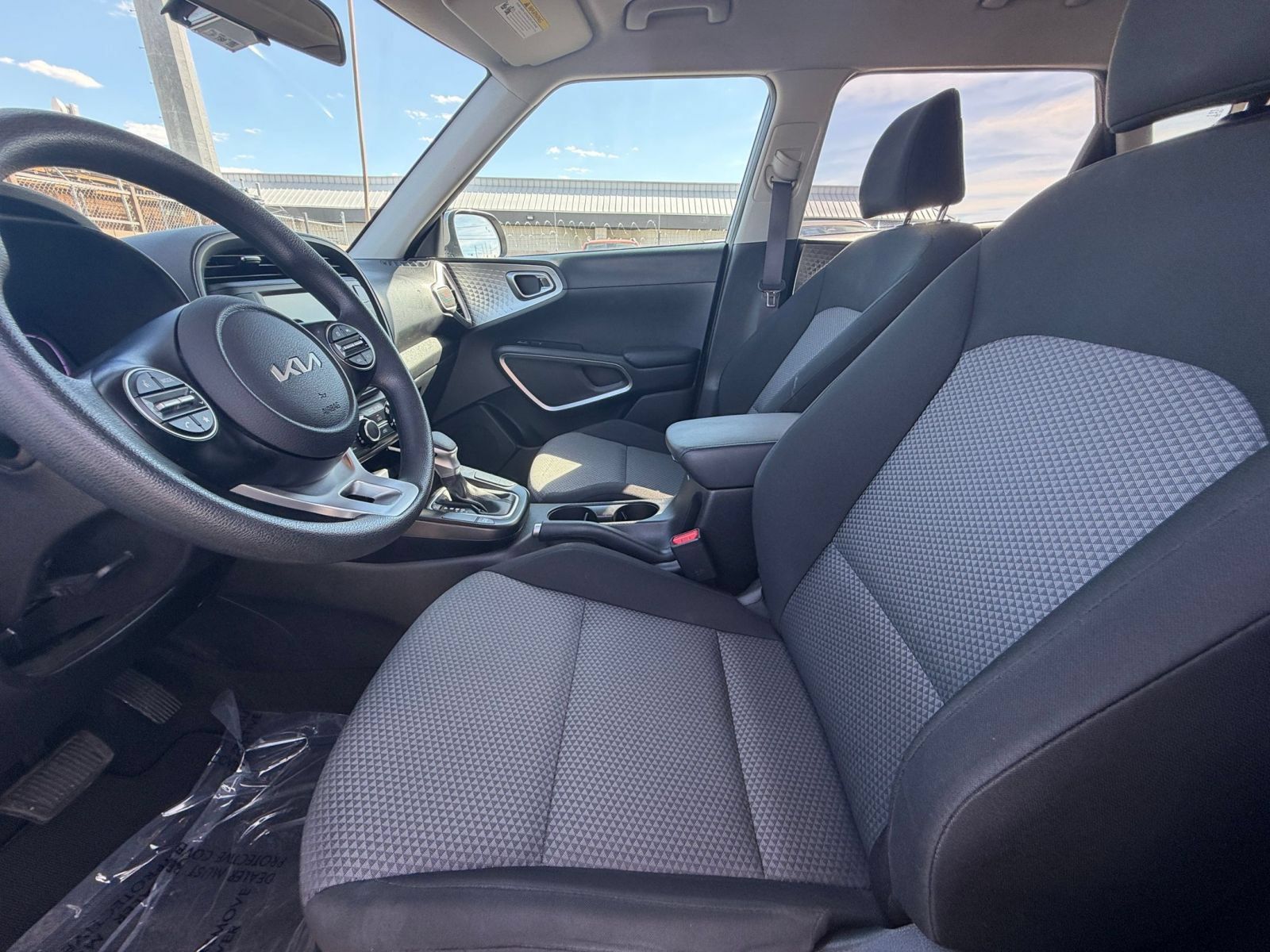 Used 2025 Kia Soul LX w/ LX Technology Package FWD image 24