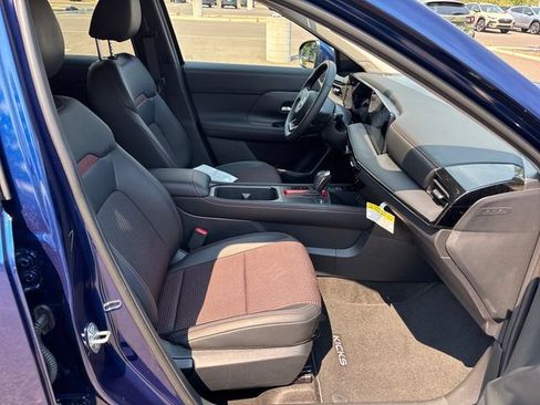 Used 2025 Nissan Kicks SR AWD/4WD image 19